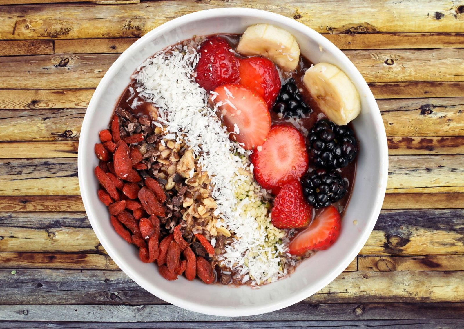 Sie betrachten gerade Rezept: Beeren-Vanille-Smoothie-Bowl